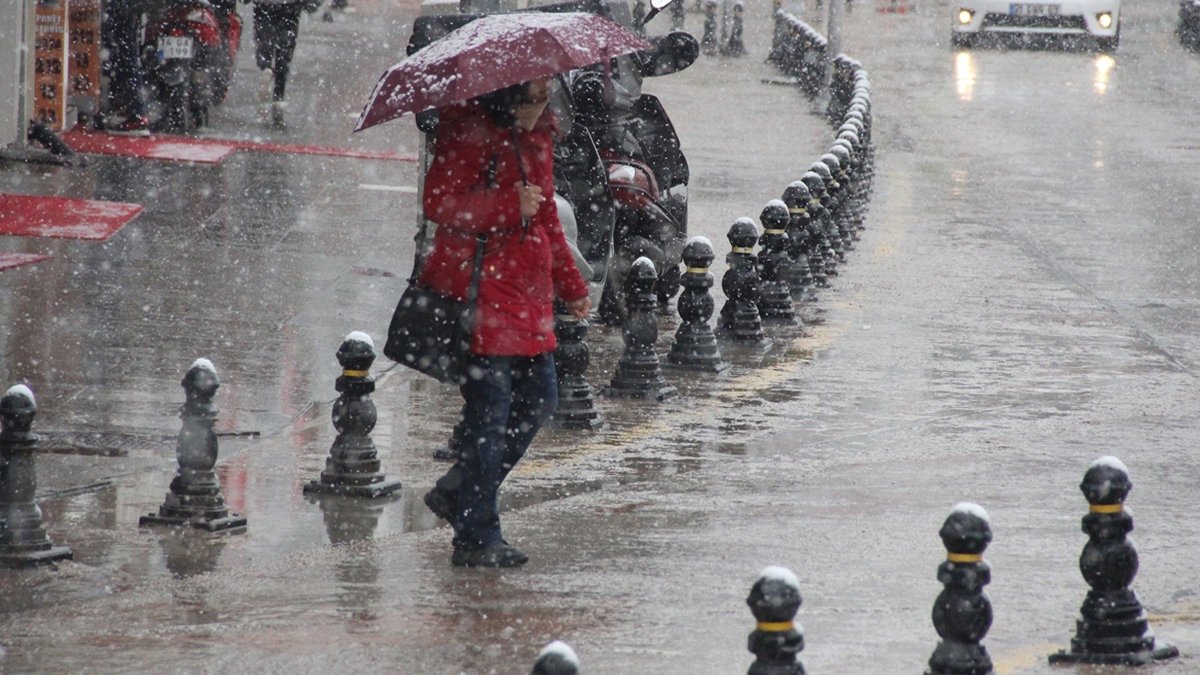 Meteoroloji'den 54 ile uyarı: Sağanak, kar, fırtına...