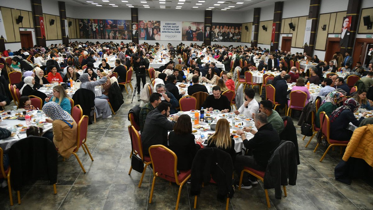 Başkan Bozkurt okul müdürleri ve öğretmenlerle iftarda buluştu