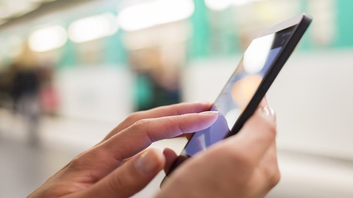 İthal cep telefonuna 'gümrük zammı' iptal