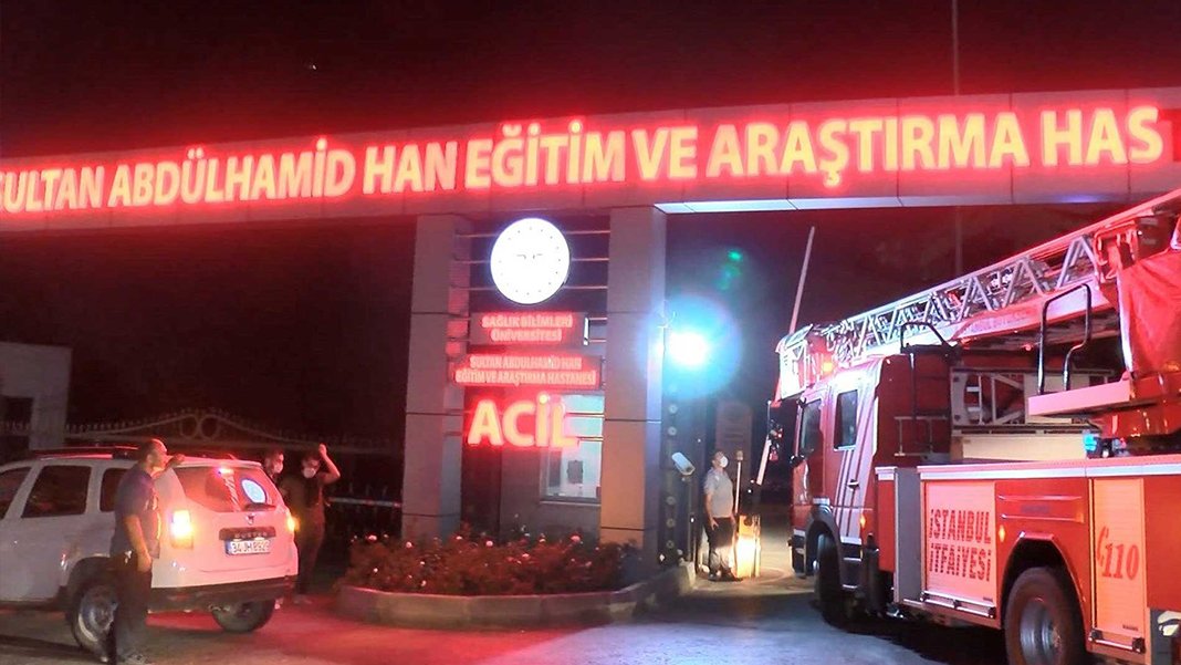 İstanbul'daki hastane yangınında hayatını kaybedenlerin sayısı üç oldu
