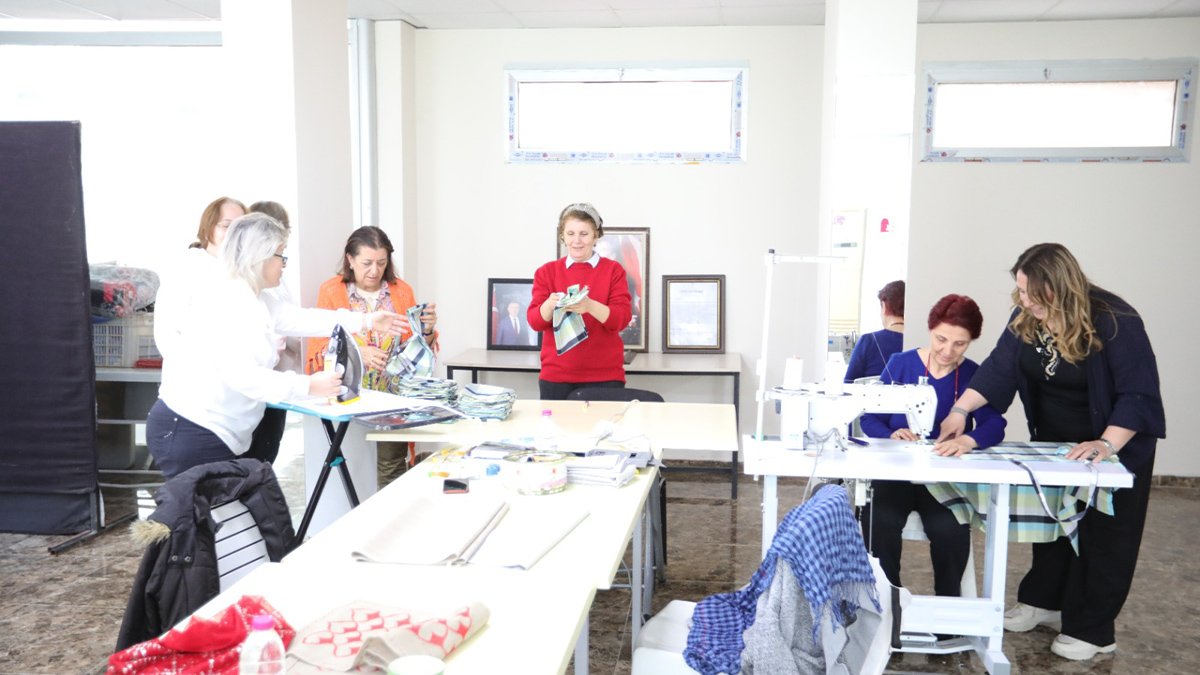 Bayraklılı kadınlardan deprem bölgesine destek sürüyor