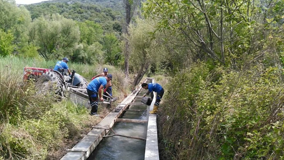 Büyükşehir'den üreten köylüye sulama desteği