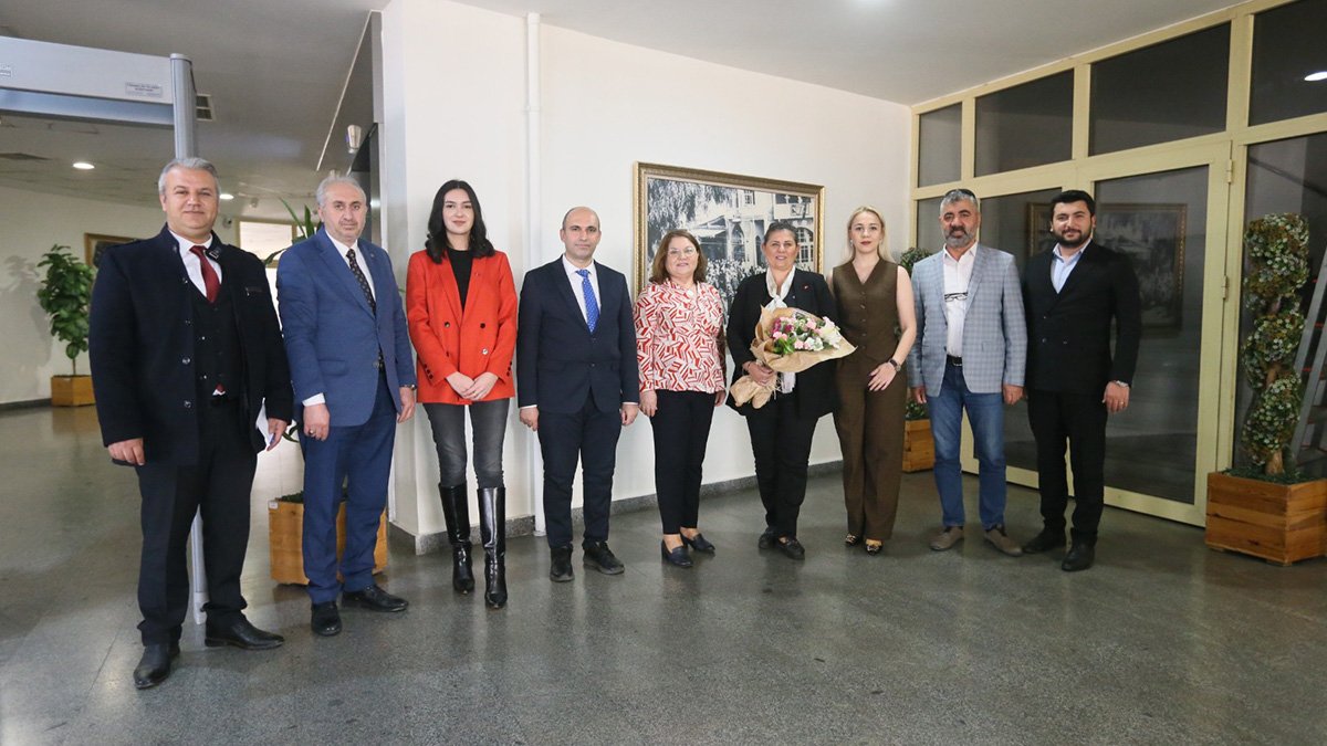 Ege Bölgesi Sivas ve Erzincan Dernekleri Federasyonu'ndan nezaket ziyareti