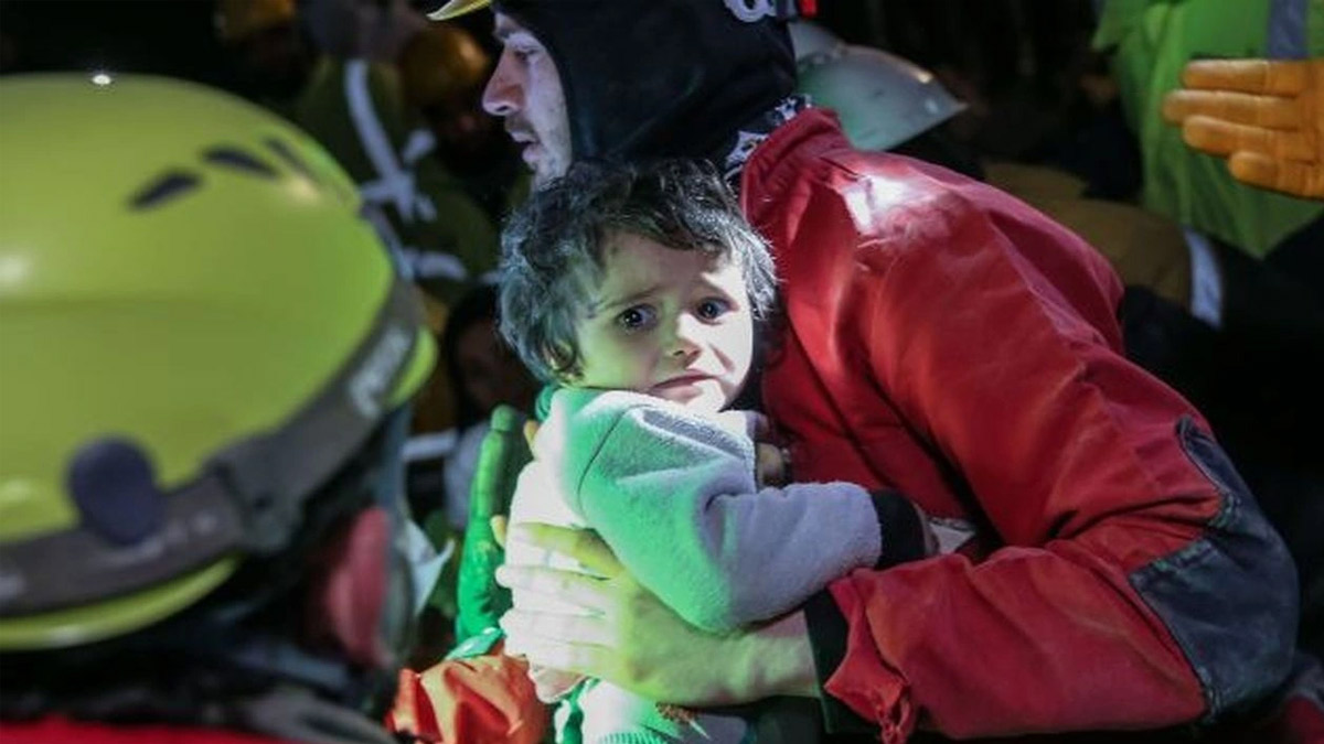 Enkazdan çıkarılan 35 çocuğun kimliği tespit edilemedi