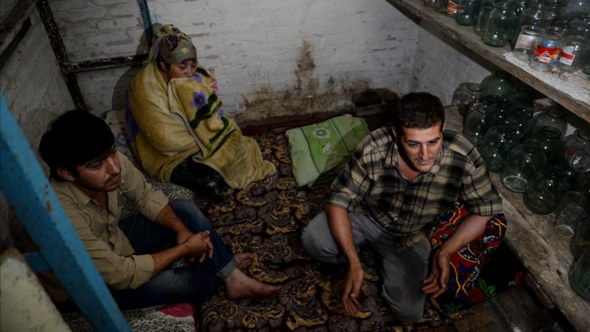 Aylardır güneş görmüyorlar: Ukraynalı ebeveynler çocuklarını sığınaklardan çıkarmıyor