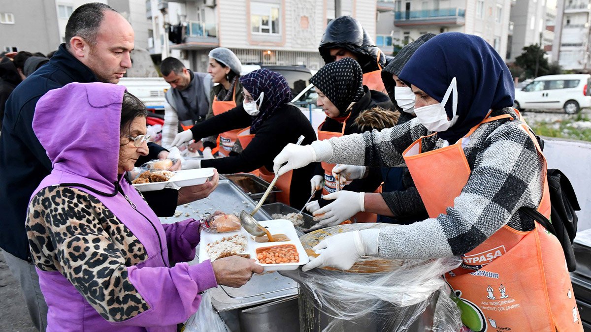 Muratpaşa iftarları devam ediyor