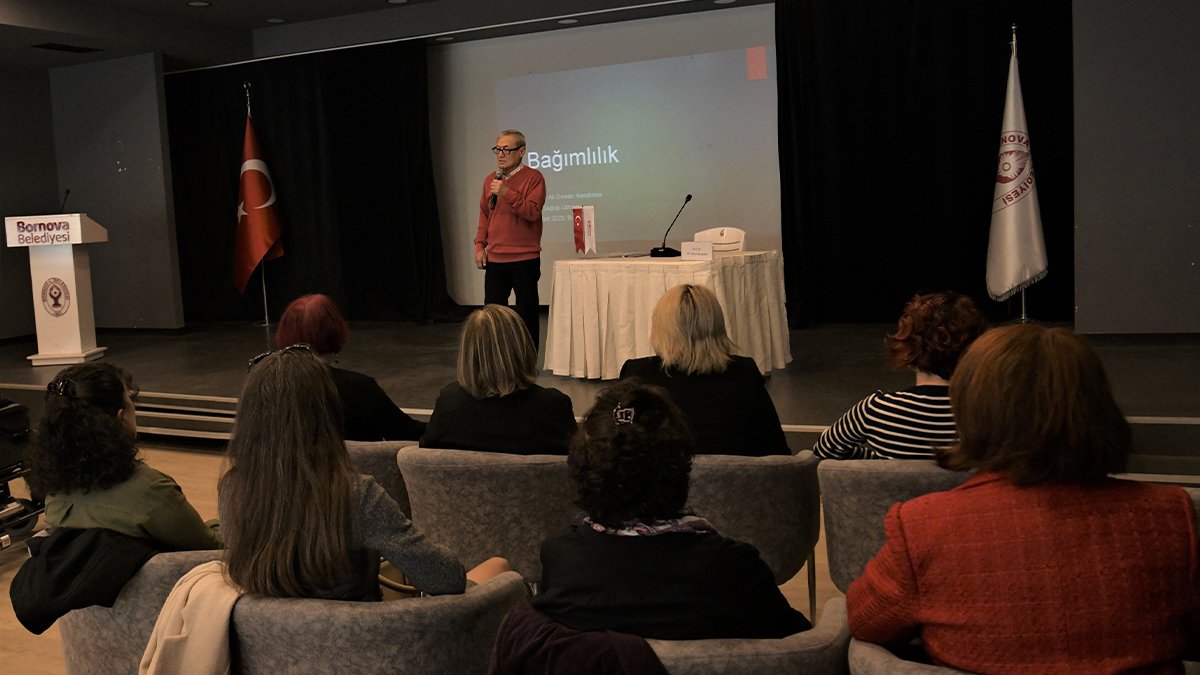 Gençlere öncü olmalıyız