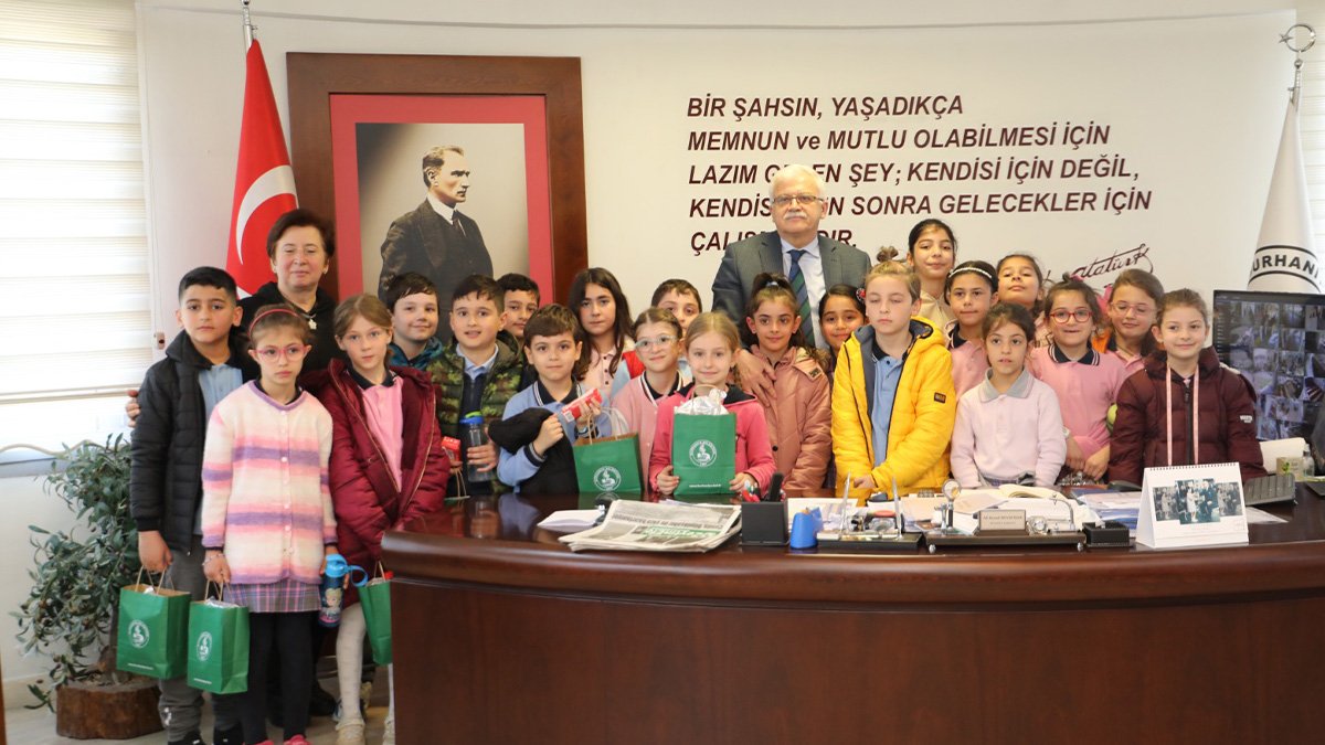 Başkan Deveciler, minik misafirlerini ağırladı