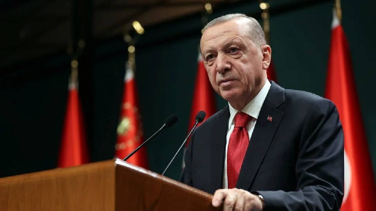 Erdoğan: Onlar sahte gündem peşinde koşsun, bizim gündemimiz deprem