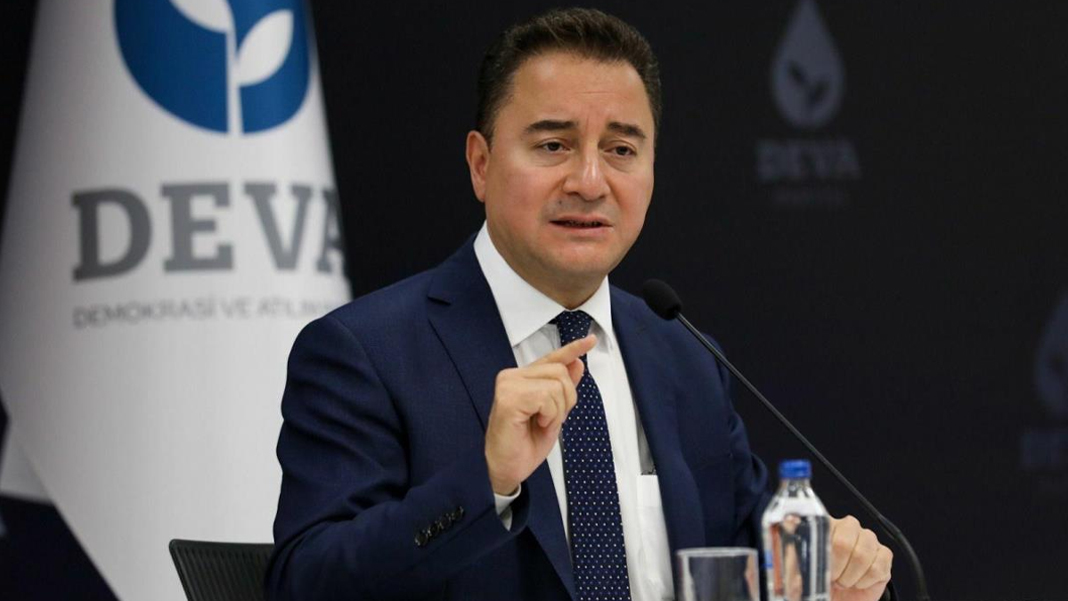 Babacan'dan deprem bölgesindeki TOKİ ihalelerine tepki: Daha cenazeler soğumamış