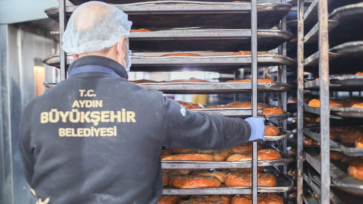 Halk Ekmek satış noktalarına vatandaşlardan yoğun talep