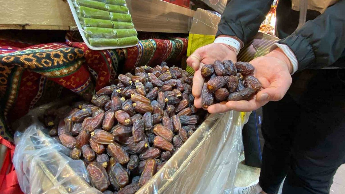 Pazar esnafı acı tabloyu anlattı: Vatandaş taneyle hurma alıyor