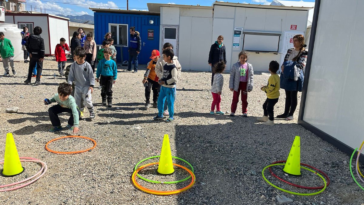 Nilüfer Belediyesi yaraların sarılması için Samandağ’da