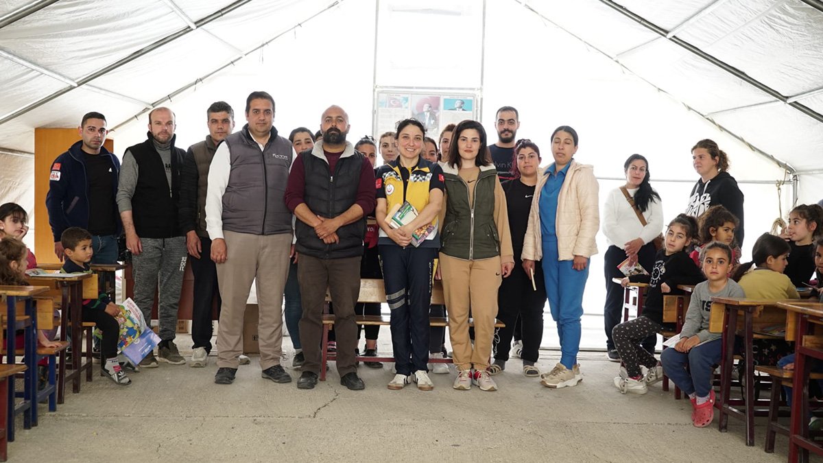 Avcılar Belediyesi Deprem Bölgesinde Çadır Okul Kurdu