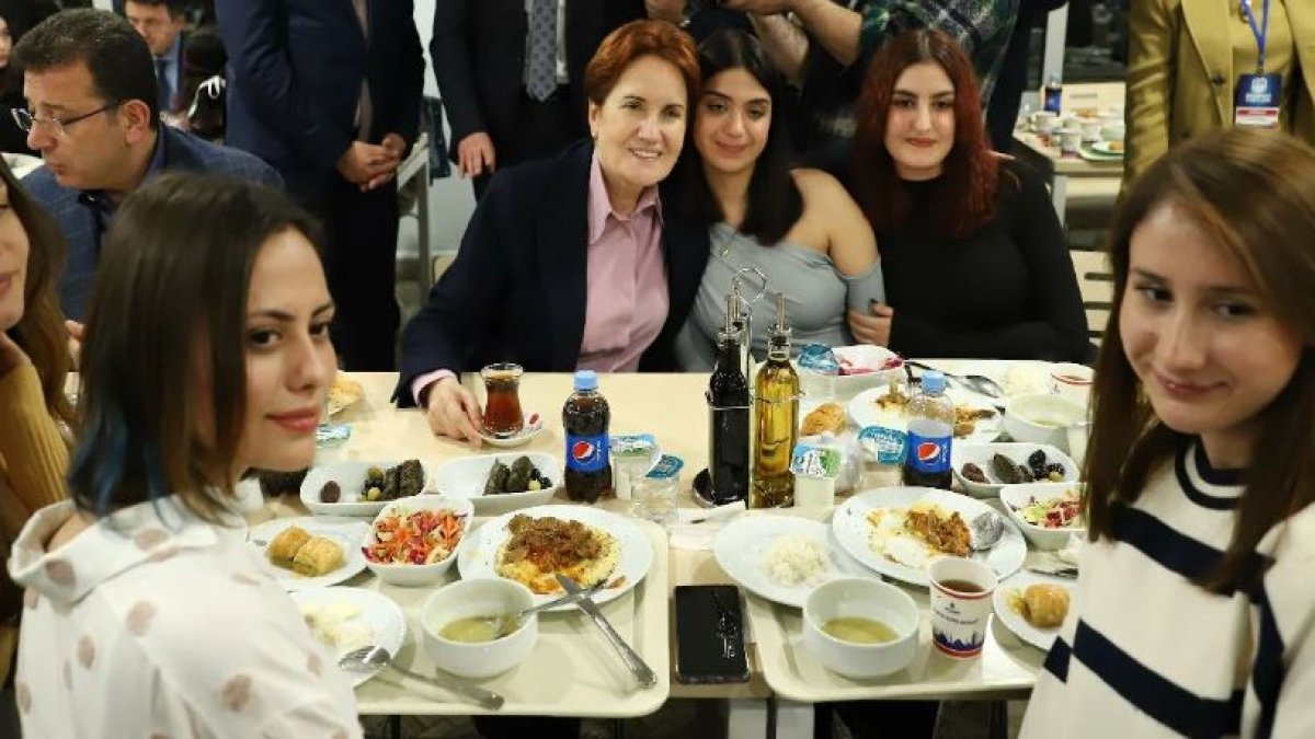 Akşener ve İmamoğlu öğrenci yurdunda iftar yaptı