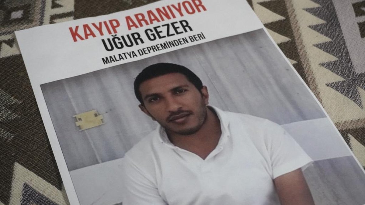 Bir annenin deprem bölgesindeki acı bekleyişi... 54 gündür enkazı terk etmiyor