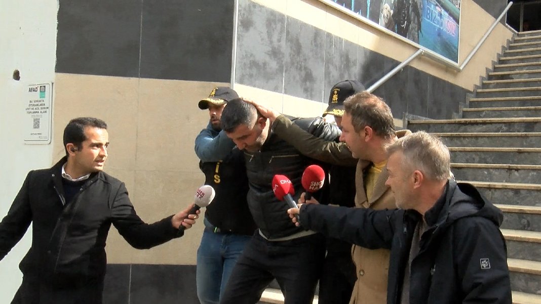 İYİ Parti il binasına saldırıda gözaltına alınan bekçi adliyeye sevk edildi