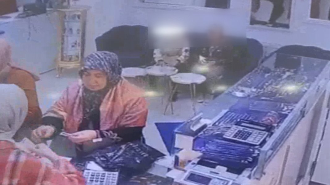 İstanbul'da iki çocuk 4 milyon liralık altın çaldı: Güvenlik kameralarına an be an yansıdı