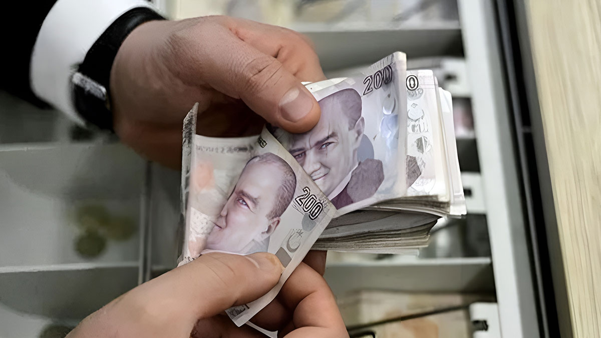 Geliri olmayanlara 2 bin 348 TL ödeniyor! e-Devlet'e başvuru yapıp şartları sağlayanların üç ayda bir hesabına yatırılıyor