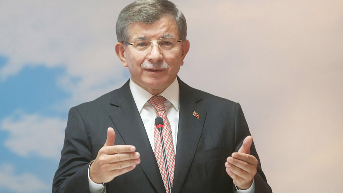 Davutoğlu'ndan TOGG paylaşımı: Milli araba üretmek, alım gücünü o düzeye çıkarmakla anlamlı olur