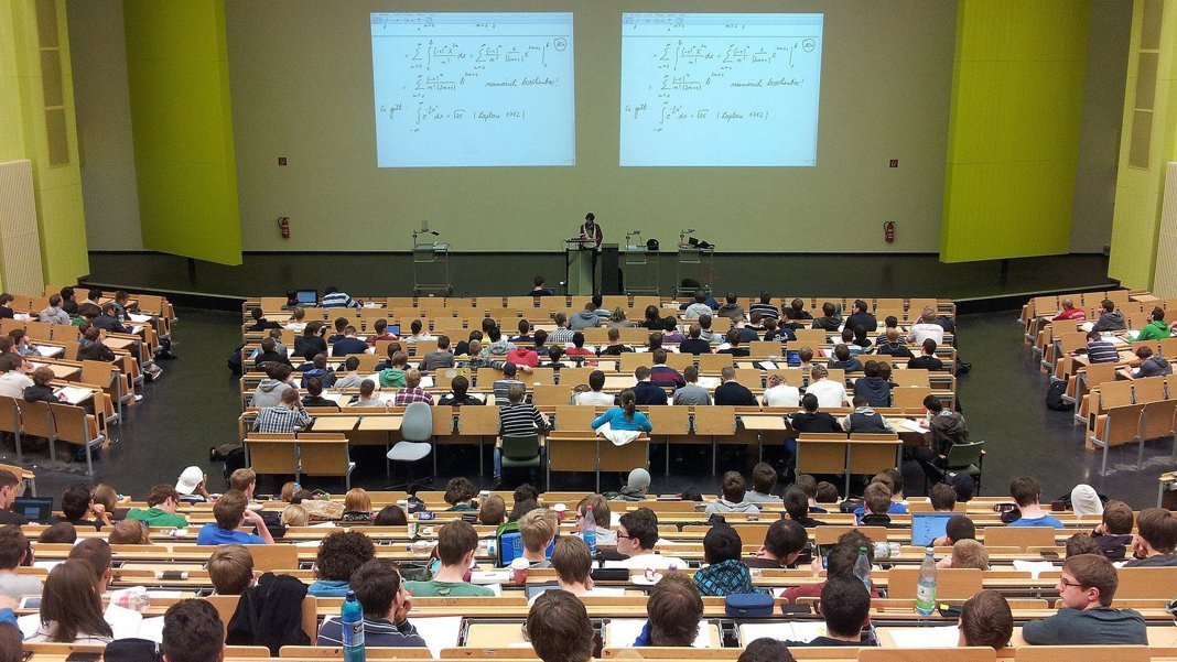 Üniversitelerde ‘hibrit eğitim’ yarın başlıyor