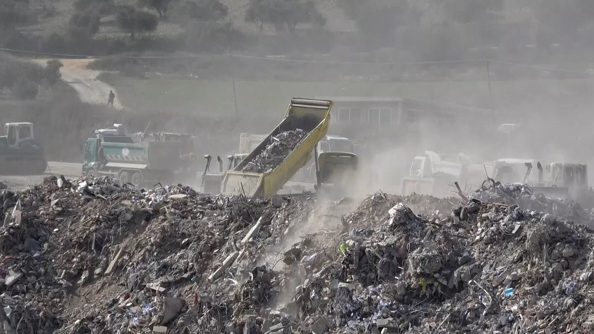 Maraş'ta asbest tehlikesi büyüyor: 'Hafriyatlar dere yataklarına dökülüyor'