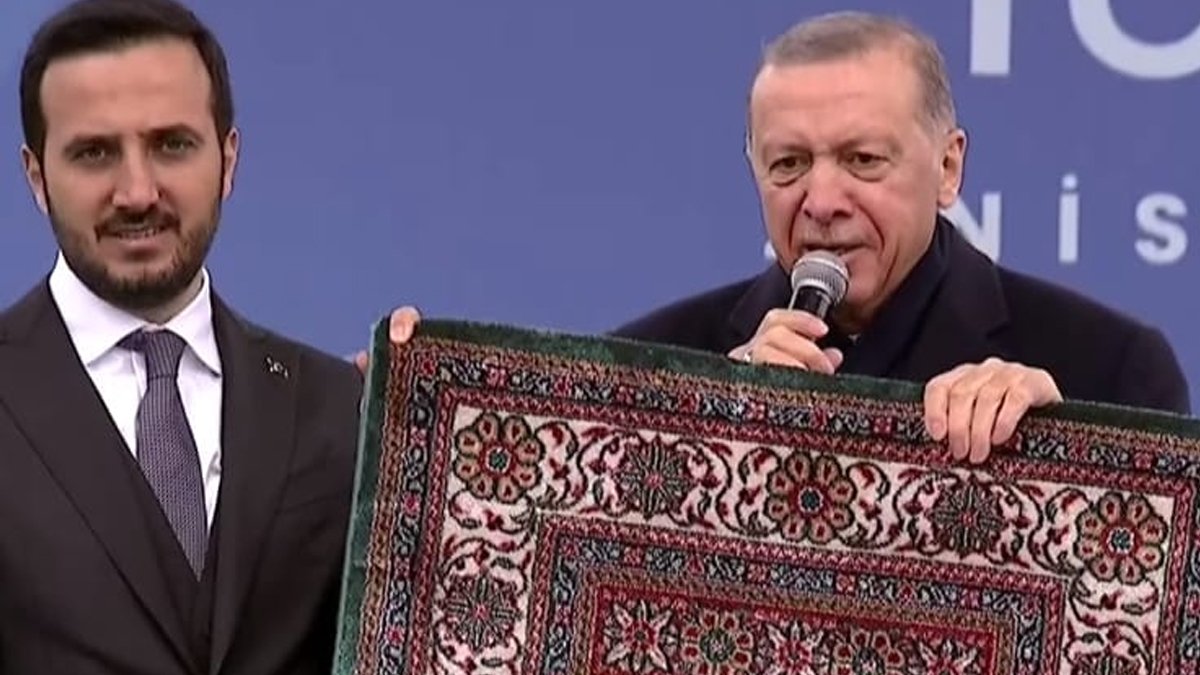 Erdoğan elindeki seccade ile Kılıçdaroğlu'nu hedef aldı