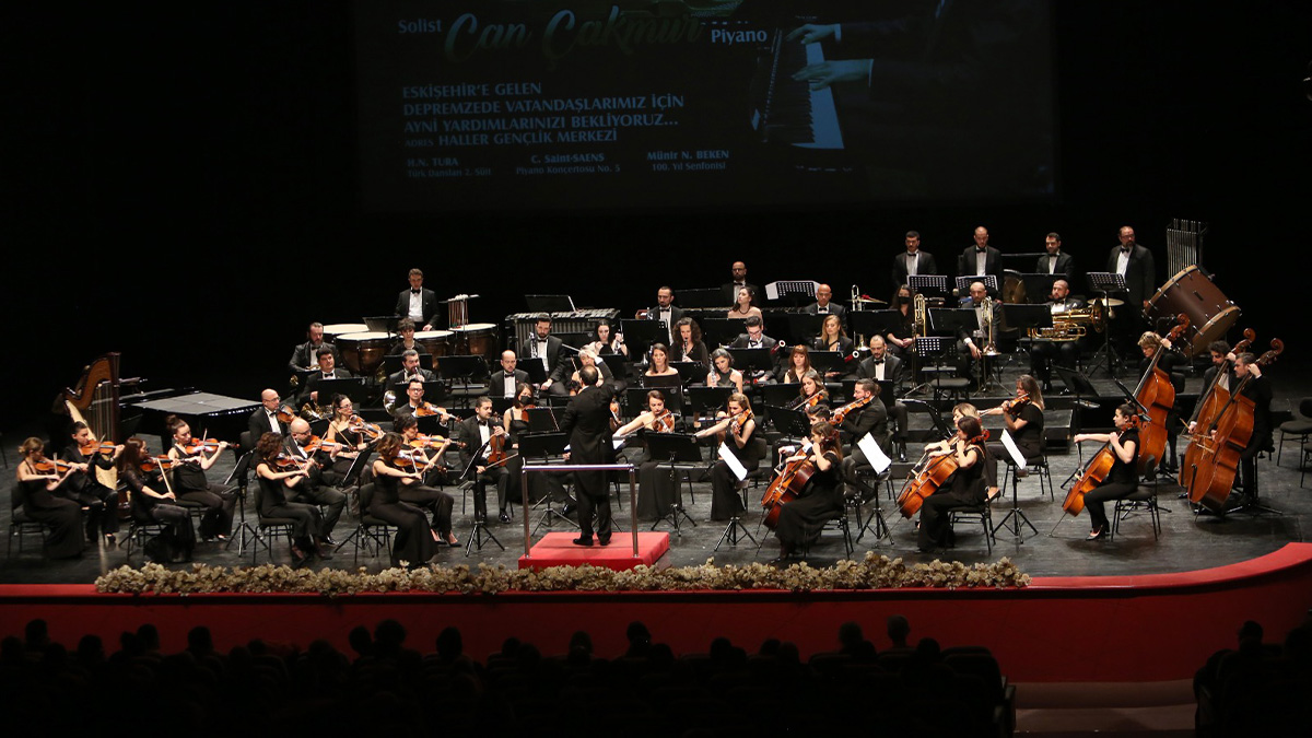 Senfoni orkestrasından büyüleyici konser