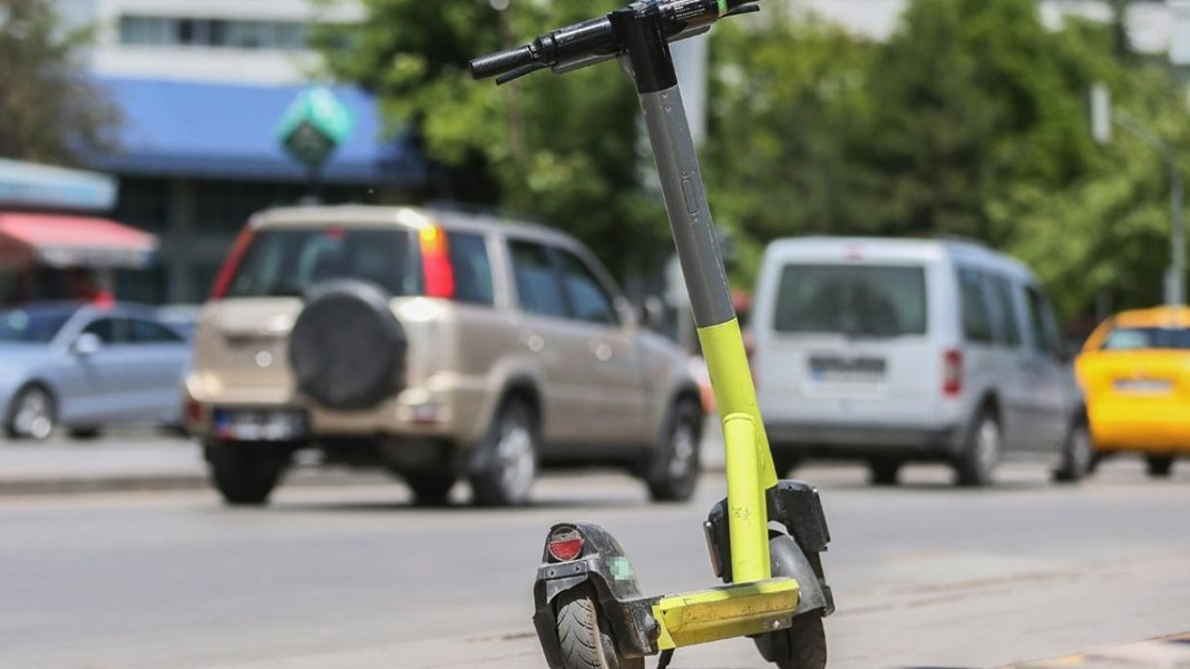 Dünyada ilk: Elektrikli scooterlar yasaklandı