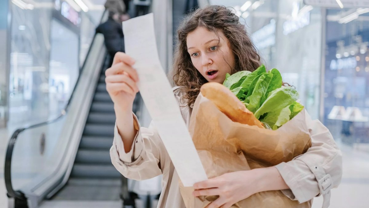 Ekonomistlerden enflasyon yorumu: Ekonomik gerçekleri hiçbir halının altına süpüremezsiniz