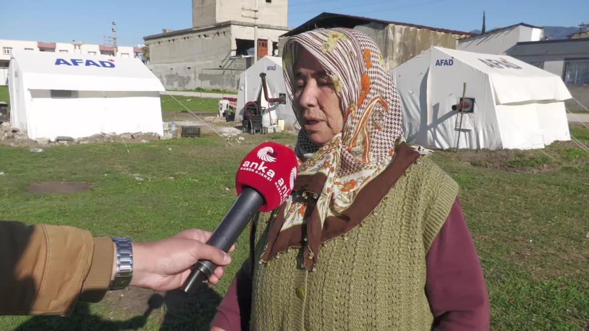 Çadır bile bulamayan depremzede gözyaşları içinde isyan etti: Nerede bu devlet?