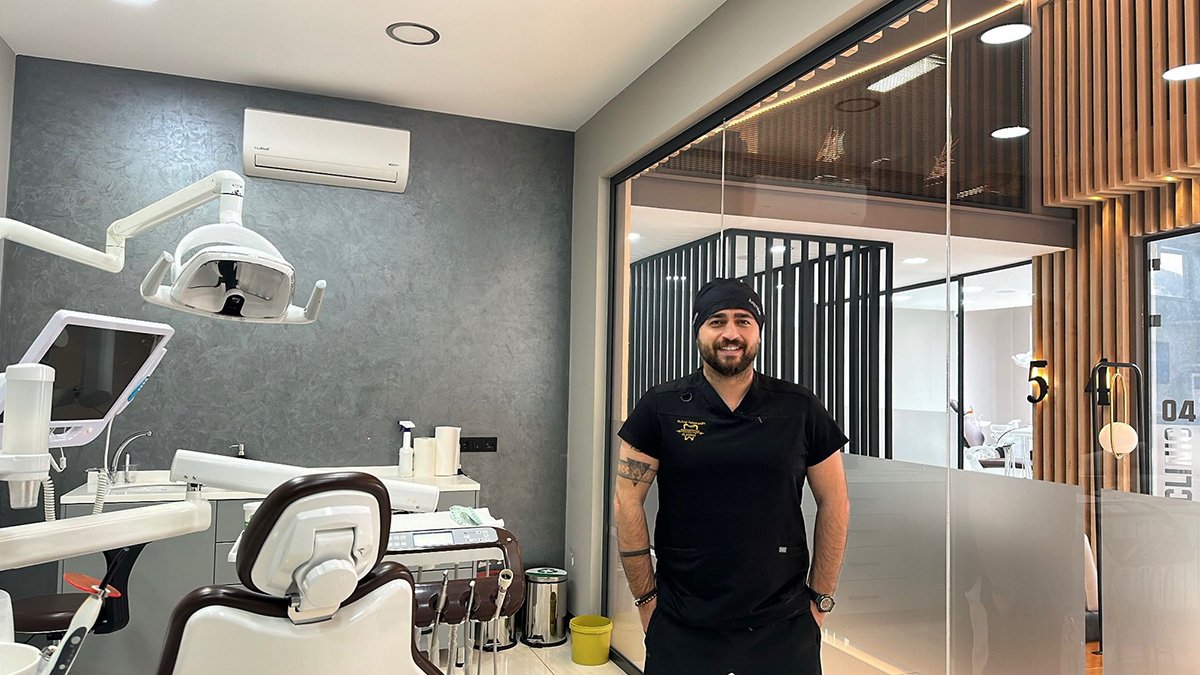 İki kişiden biri, kendini sosyal ve psikolojik olarak iyi hissetmek için dişlerini beyazlatmak istiyor