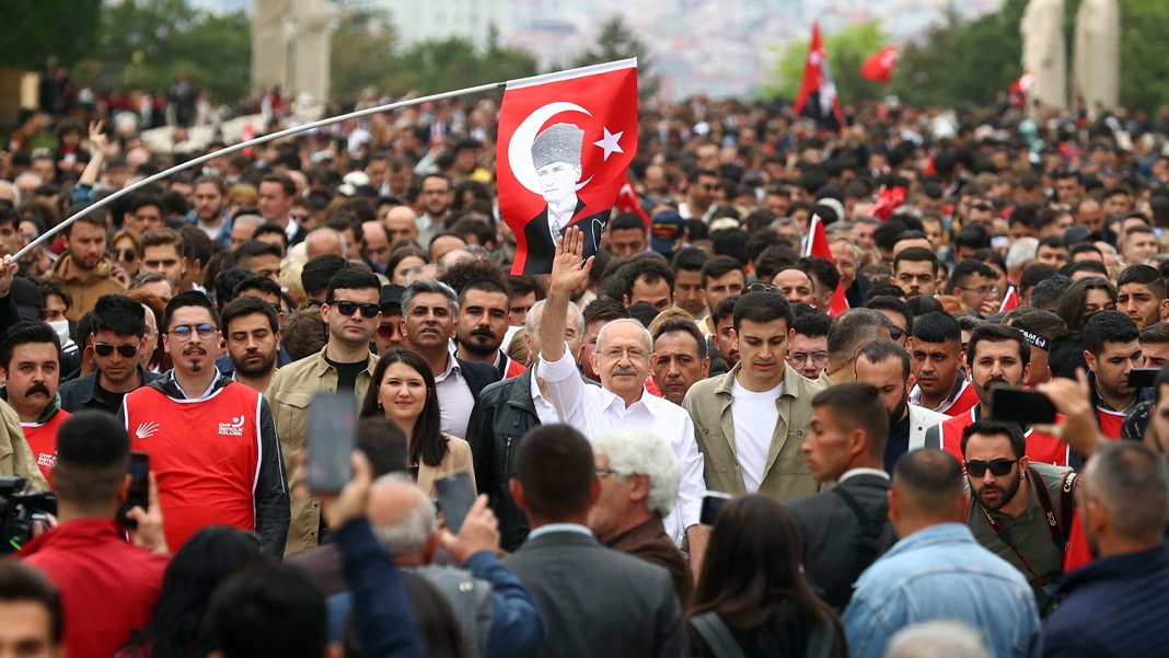Trabzon’da CHP’nin miting çadırına engelleme girişimi