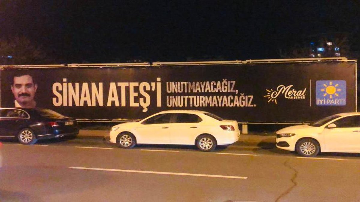 İYİ Parti Sinan Ateş'in vurulduğu yolun karşısına billboard astırdı: Unutmayacağız, unutturmayacağız