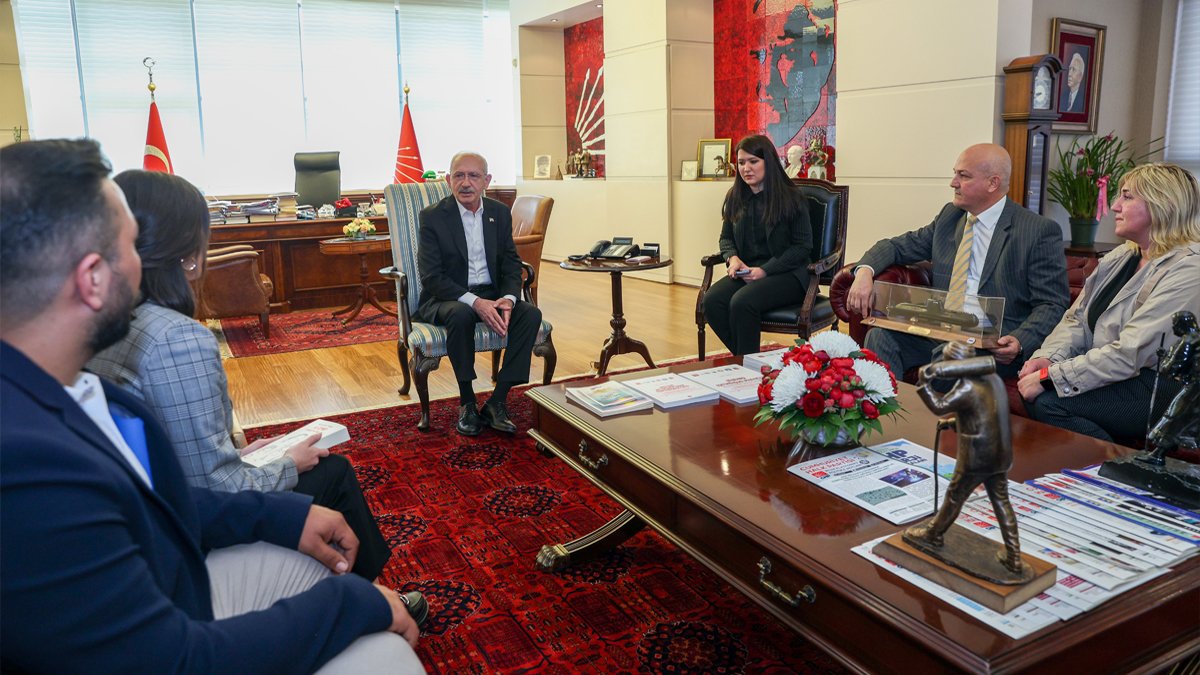 Kılıçdaroğlu, katledilen kadınların aileleriyle bir araya geldi