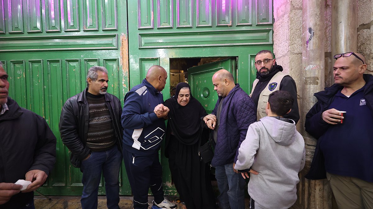 İsrail güçleri Mescid-i Aksa'ya baskın düzenledi