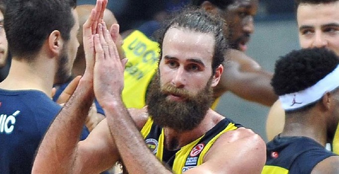 Datome sağ dirseğinden ameliyat edildi