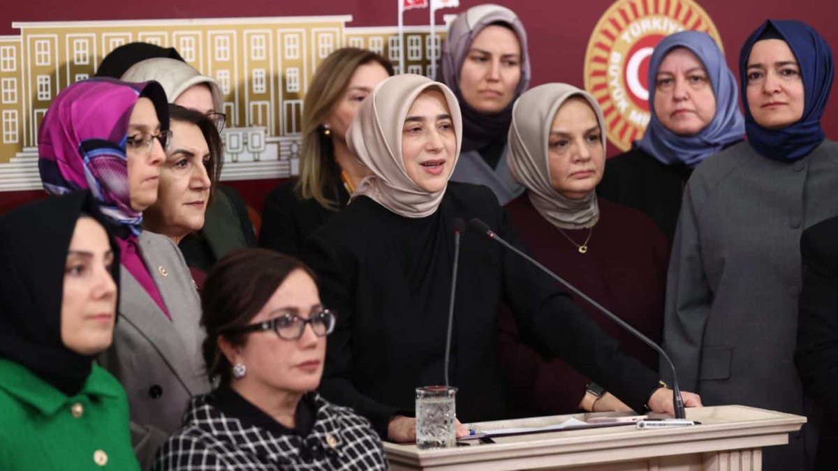 ‘Kızılcık Şerbeti’ ile ‘Bir Başkadır’ arasına sıkışmış mütedeyyin kadın imajı