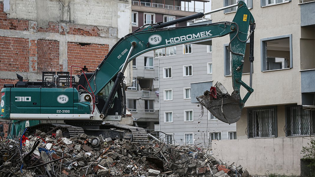Depremin ikinci ayında enkazın yüzde 49'u kaldırıldı