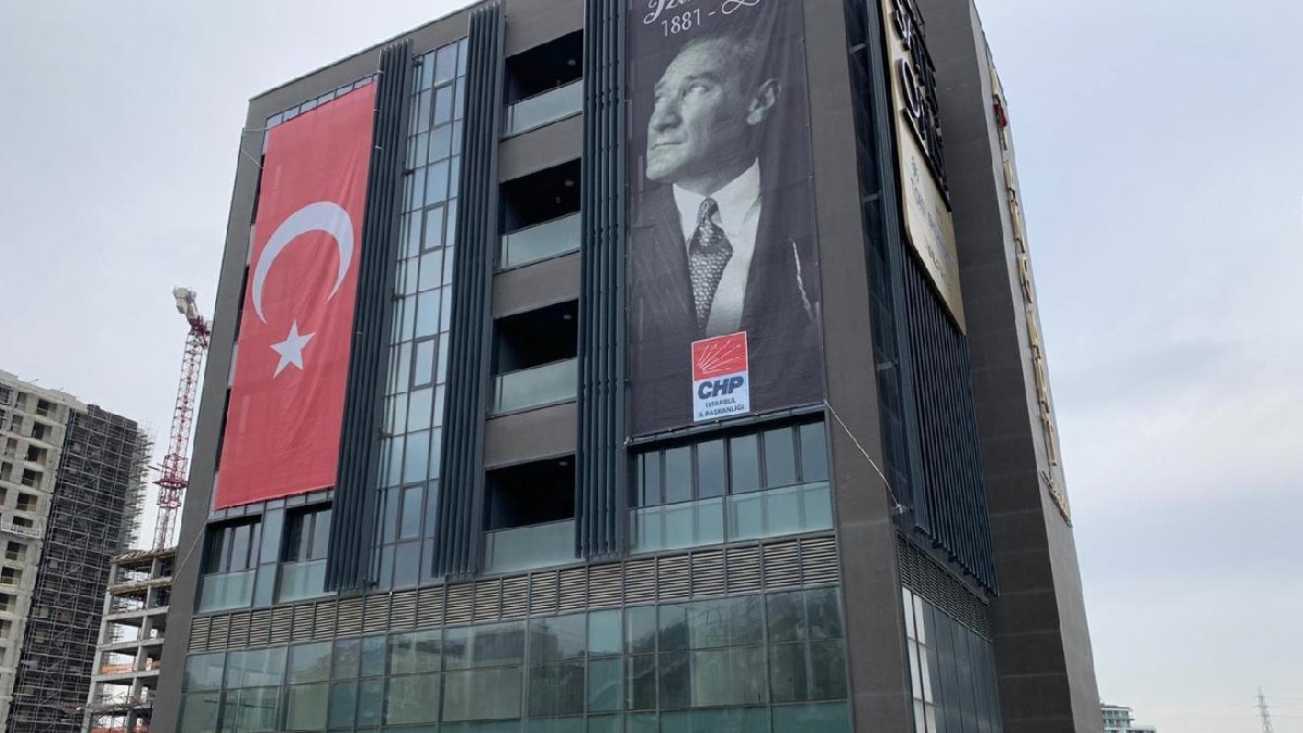 CHP İstanbul İl Başkanlığı binasına silahlı saldırı
