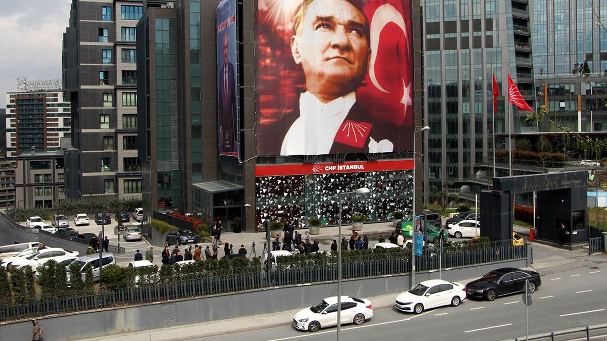 İstanbul Valiliği'nden açıklama: Araçtan ateş açıldığını tespit ettik