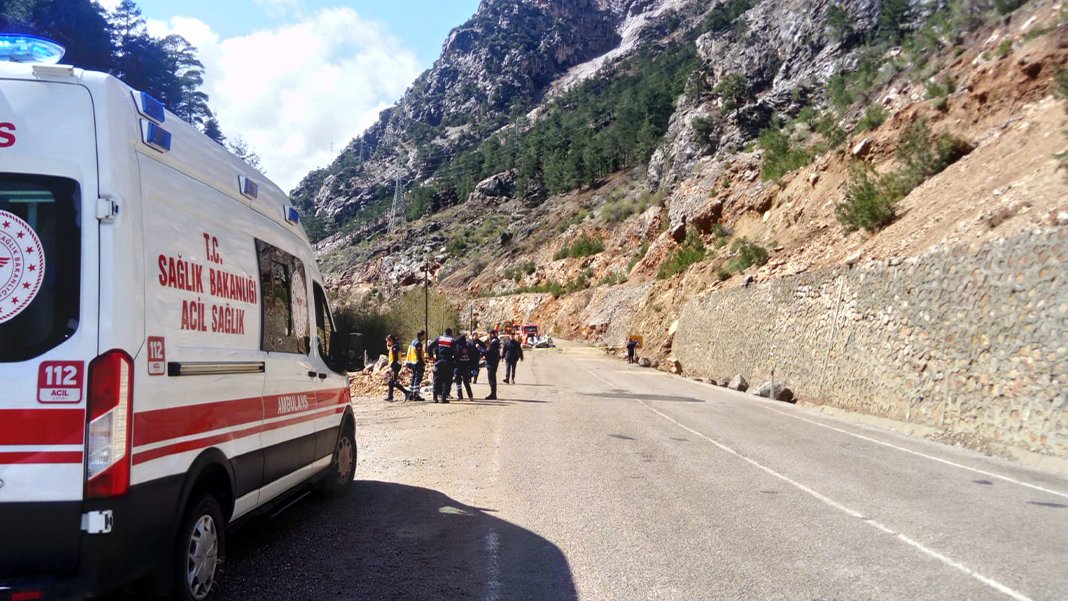 Adana'da kahreden haber: Heyelan nedeniyle dört öğretmen hayatını kaybetti