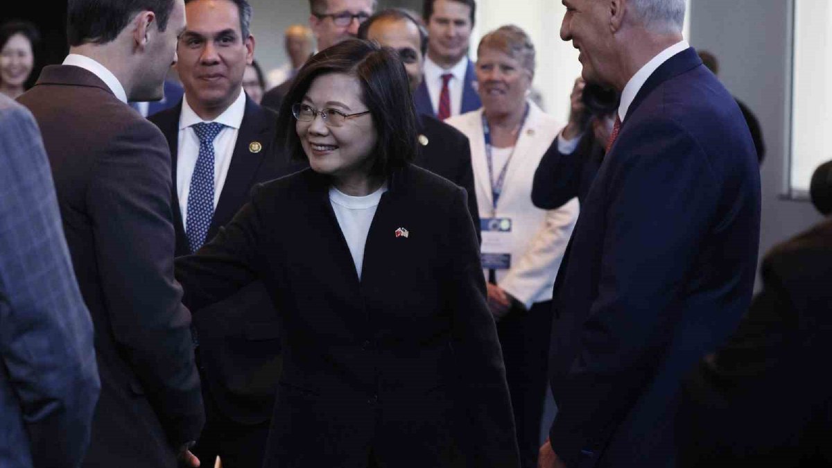 Tayvan lideri ABD’yi ziyaret etmişti: Çin’den jet yaptırım
