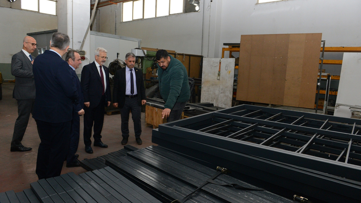 Nilüfer Belediyesi Samandağ’a 40 konteyner daha gönderdi