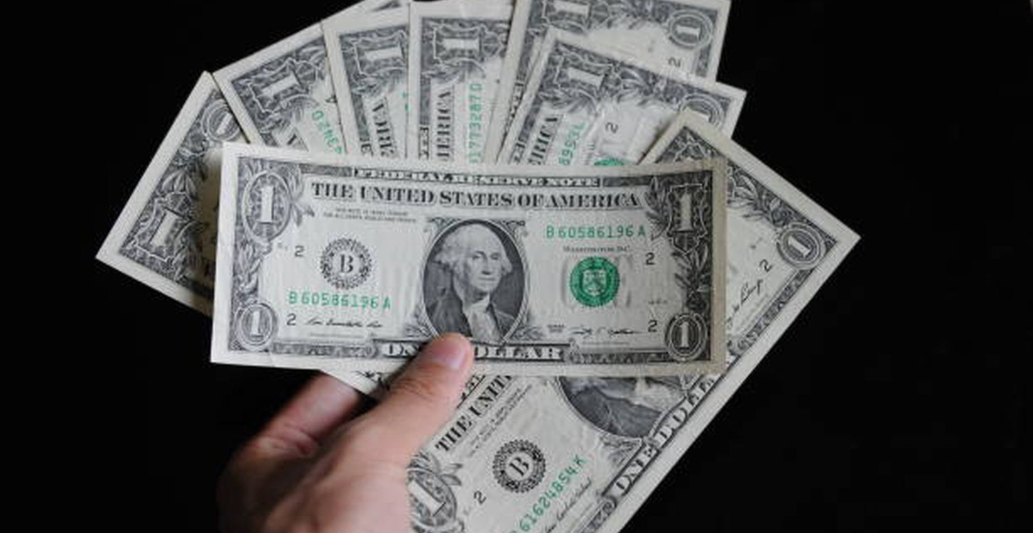 Doların neden kuruş kuruş yükseldiği belli oldu! Ünlü ekonomistten elinde dolar olanlara keskin uyarı!