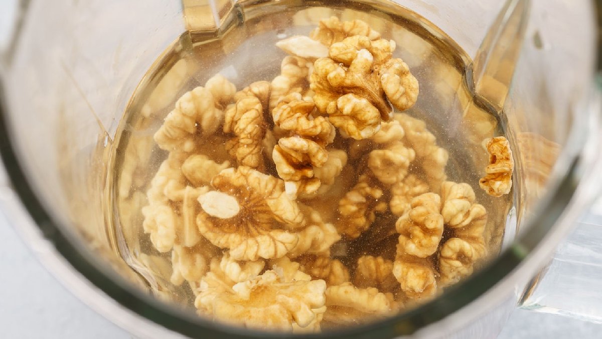 Bir bardak suya atıp için mucizeye tanık olun! Tüm yağları çatır çatır yakıyor: İşte yaza fit girmenin basit formülü