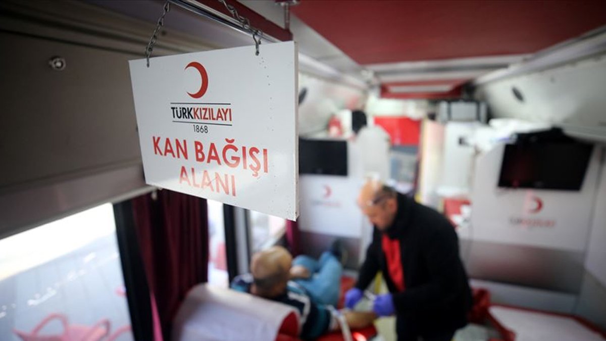 'Kendimiz gidip kan verdik' diyen sağlık çalışanları: Kızılay'ın kan bankası sistemi polemiklerin dışında tutulmalı