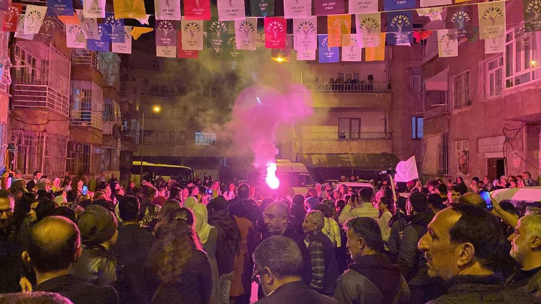 Yeşil Sol Parti'nin seçim bürosu açılışına soruşturma