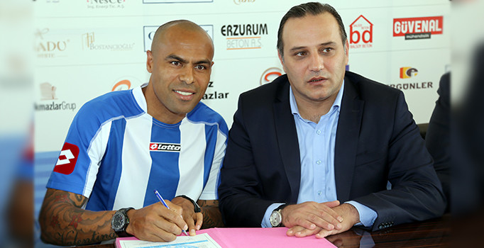 Mert Nobre Erzurumspor ile sözleşme imzaladı