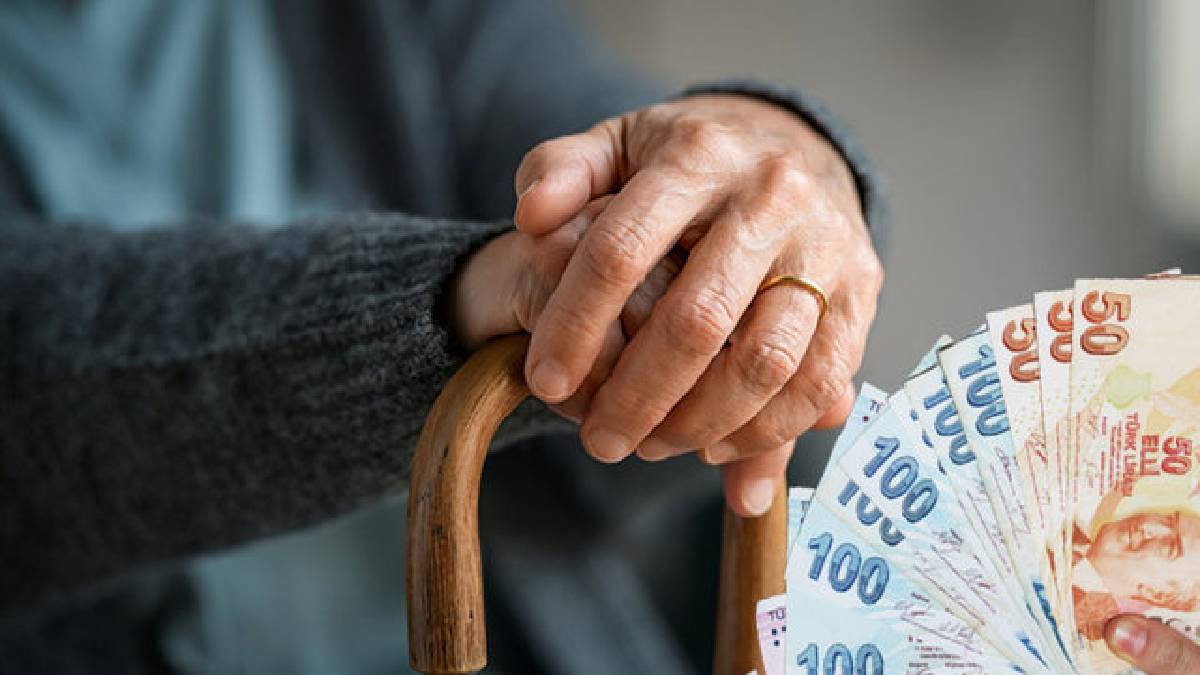 Emeklilikte büyük kıyak! O kişilerin prim günü şartı düşecek: Hemen emekli olmanın yolu açıldı!